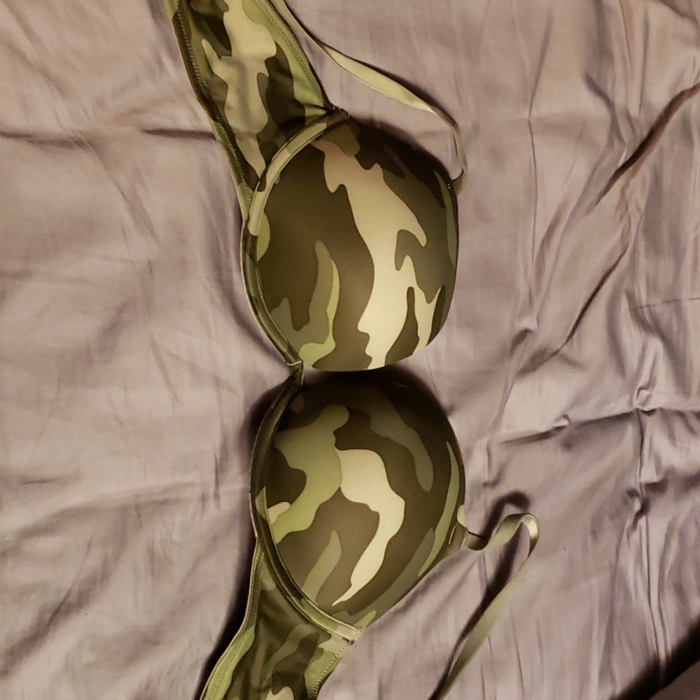 PINK Victoria's secret camo bra (NWOT)